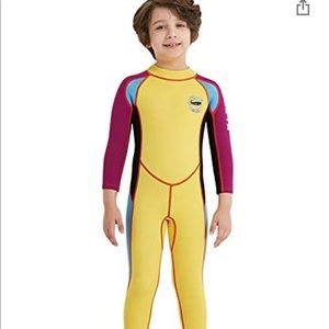 Toddler full length 2.5 MM wetsuit NWT.